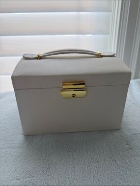 Cream Vintage Jewelry or Accessory Box with Gold Hardware